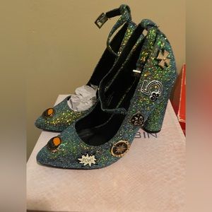 Cape Robin stylish pumps. Size 8. NWT